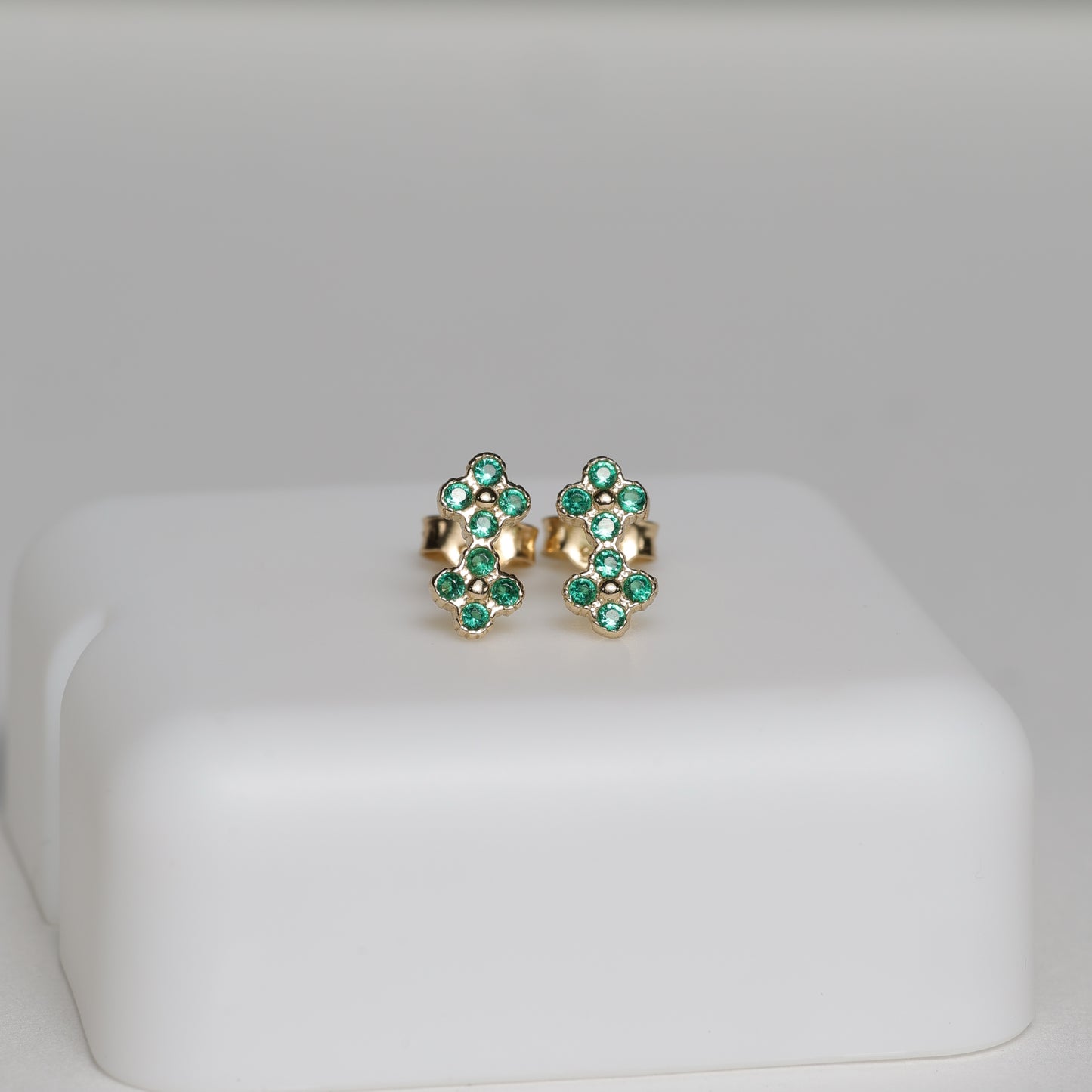 Aretes Emerald Bloom – SrOfGold Baby Edition